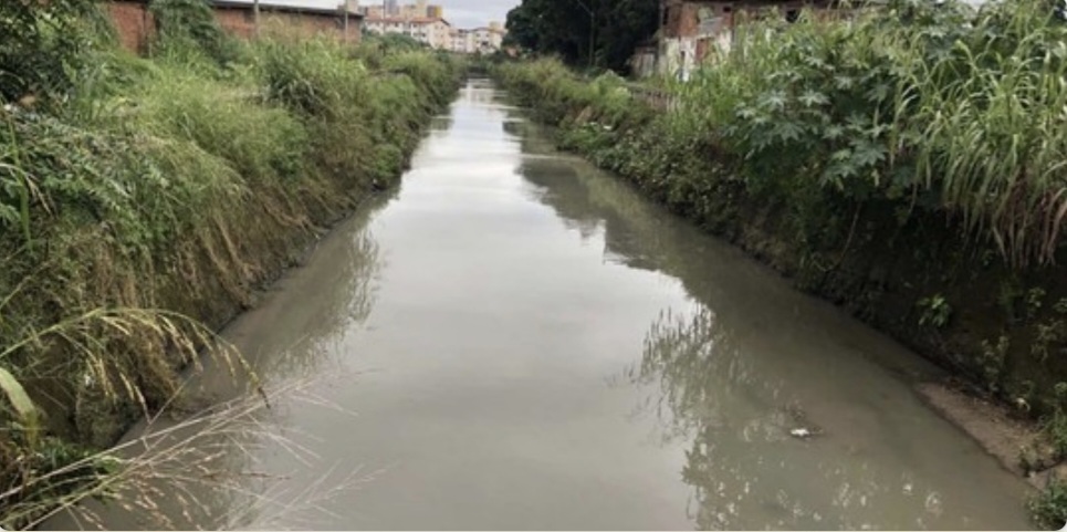 rio_poluido