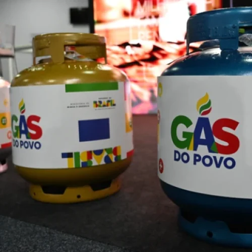 Mais de 424 mil famílias recebem Gás do Povo neste domingo; benefício agora terá calendário fixo