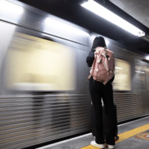 Passageira será indenizada após ter celular levado em ação criminosa dentro de trem em São Paulo