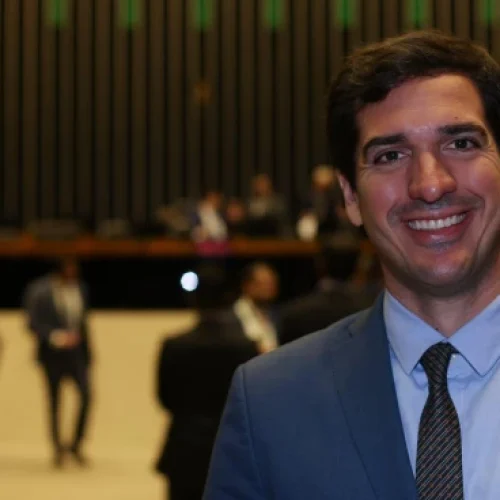 SÃO LUÍS (MA) — O governador Carlos Brandão determinou, na quinta-feira (21), o afastamento por 90 dias de quatro servidores estaduais investigados na Operação Arthros, deflagrada pela Polícia Federal (PF).