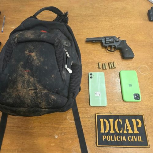 Polícia Civil surpreende criminosos em terreno baldio, apreende arma e celulares roubados em Timon