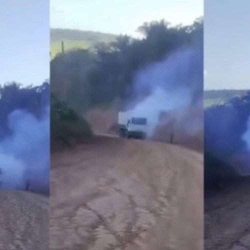 Fogo destrói caminhão boiadeiro em rodovia no interior do Maranhão