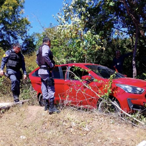 Motorista de aplicativo é encontrado morto a tiros dentro de veículo em Caxias