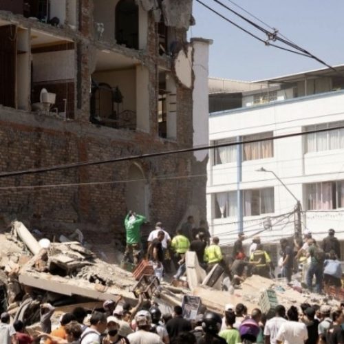 Corrida Contra o Tempo na Colômbia: Equipes de Resgate Enfrentam Escombros e Réplicas em Busca de Sobreviventes