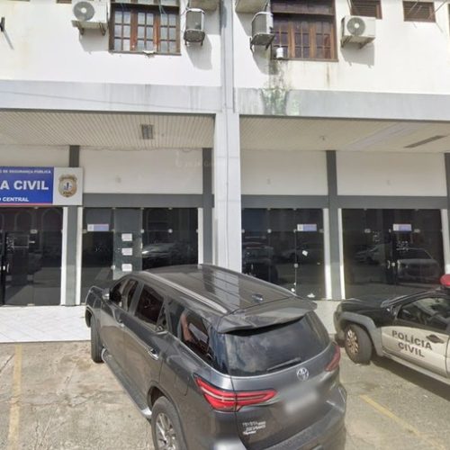 Suspeito de assalto morre após ser atingido por carro da vítima e cair de moto em São Luís