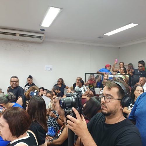 URGENTE E EXCLUSIVO: Votação às pressas na Câmara gera revolta entre professores.
