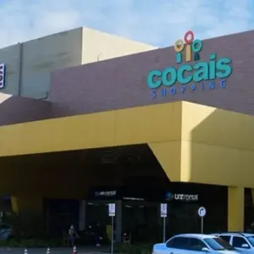 APAGÃO EM TIMON: Caminhão engata em fiação, derruba poste e gera caos no Cocais Shopping