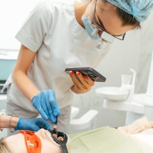Sorriso garantido: projeto nacional abre vagas para tratamento dentário gratuito de jovens