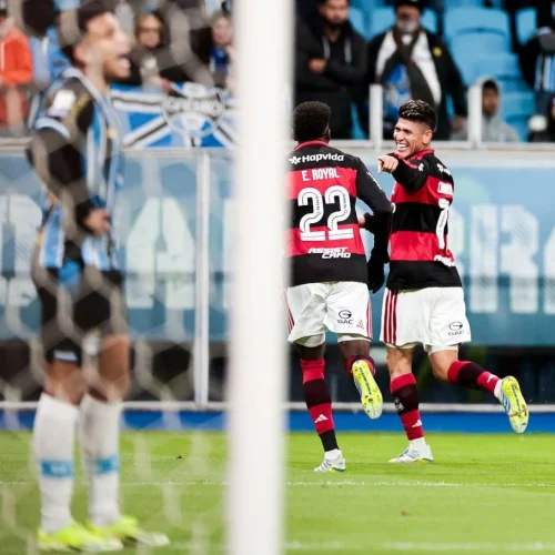 Flamengo bate o Grêmio em Porto Alegre e encurta distância para o topo da Série A