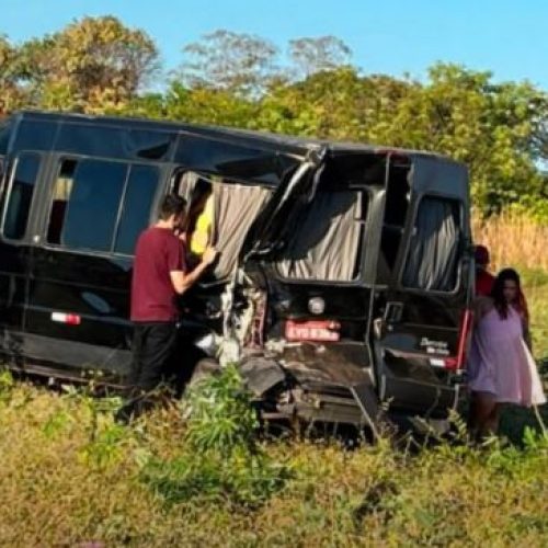 Grave Acidente Entre Vans Deixa Feridos no Litoral do Piauí