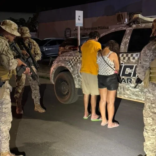 Casal é preso suspeito de comandar venda de drogas em bar de Picos