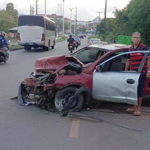 Pneu estoura e causa acidente na Barragem do Bacanga, em São Luís