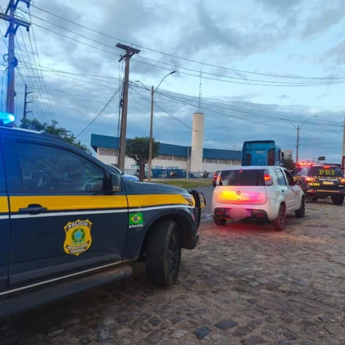 Carro com restrição por apropriação indébita é recuperado pela PRF na BR-316, em Teresina