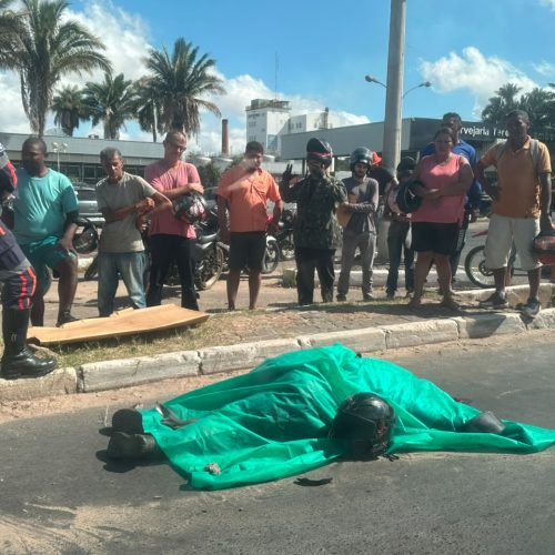 TRAGÉDIA EM TERESINA: JOVEM DE 23 ANOS MORRE APÓS COLIDIR MOTO CONTRA POSTE .