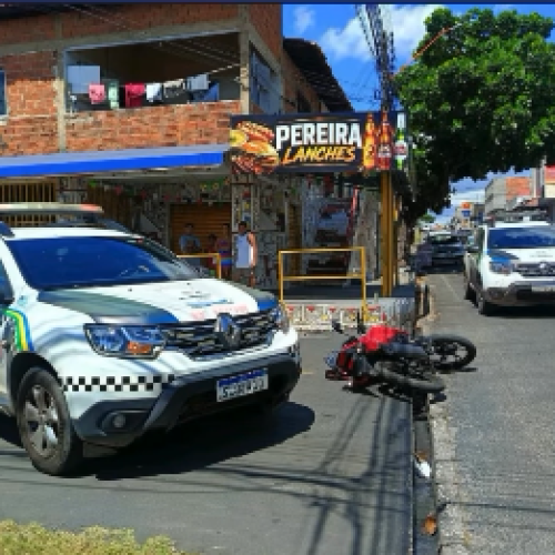 Casal de suspeitos é preso após roubo de moto, assalto a loja e colisão de trânsito na zona Sul de Teresina