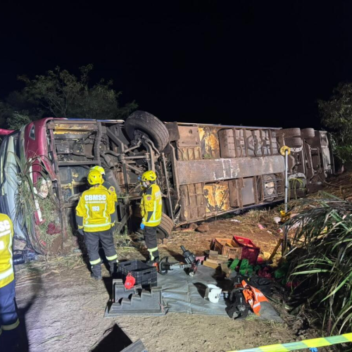 Grave Acidente com Ônibus de Turismo Deixa Três Mortos e 40 Feridos no Oeste de Santa Catarina