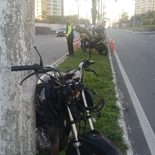 Motociclista morre após perder o controle da moto e bater em palmeira na Avenida dos Holandeses, em São Luís